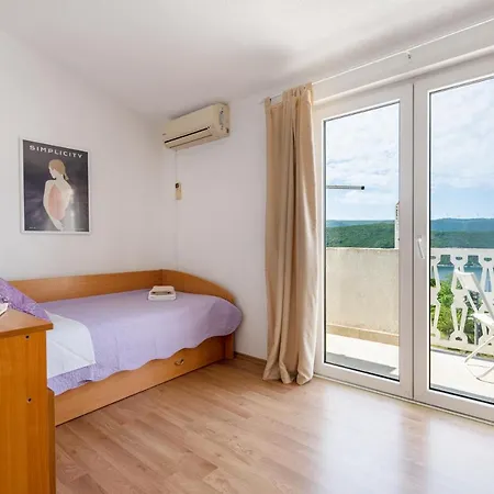 Apartament Lezenic *