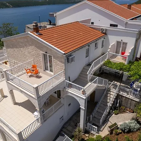 Apartament Lezenic